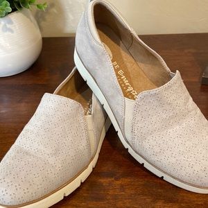 Dr Scholl’s ladies shoes. Fabric upper.  Size 6.5 Worn a handful of times.